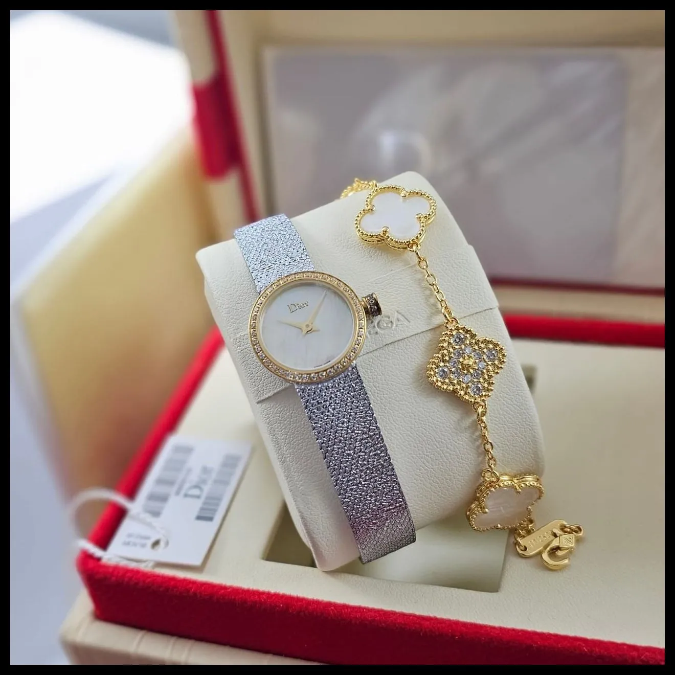 ساعة ديور الميني