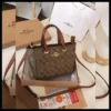 شنطة كوتش بني فاتح