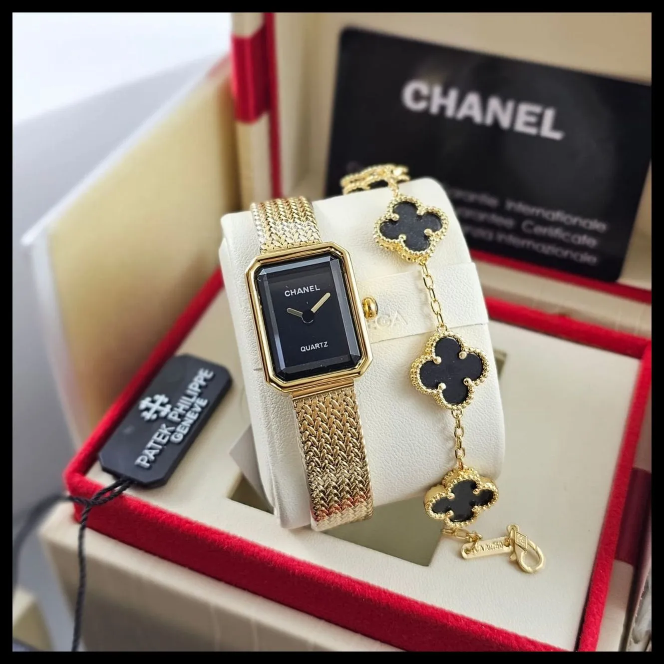 ساعة شانيل نسائية ذهبية