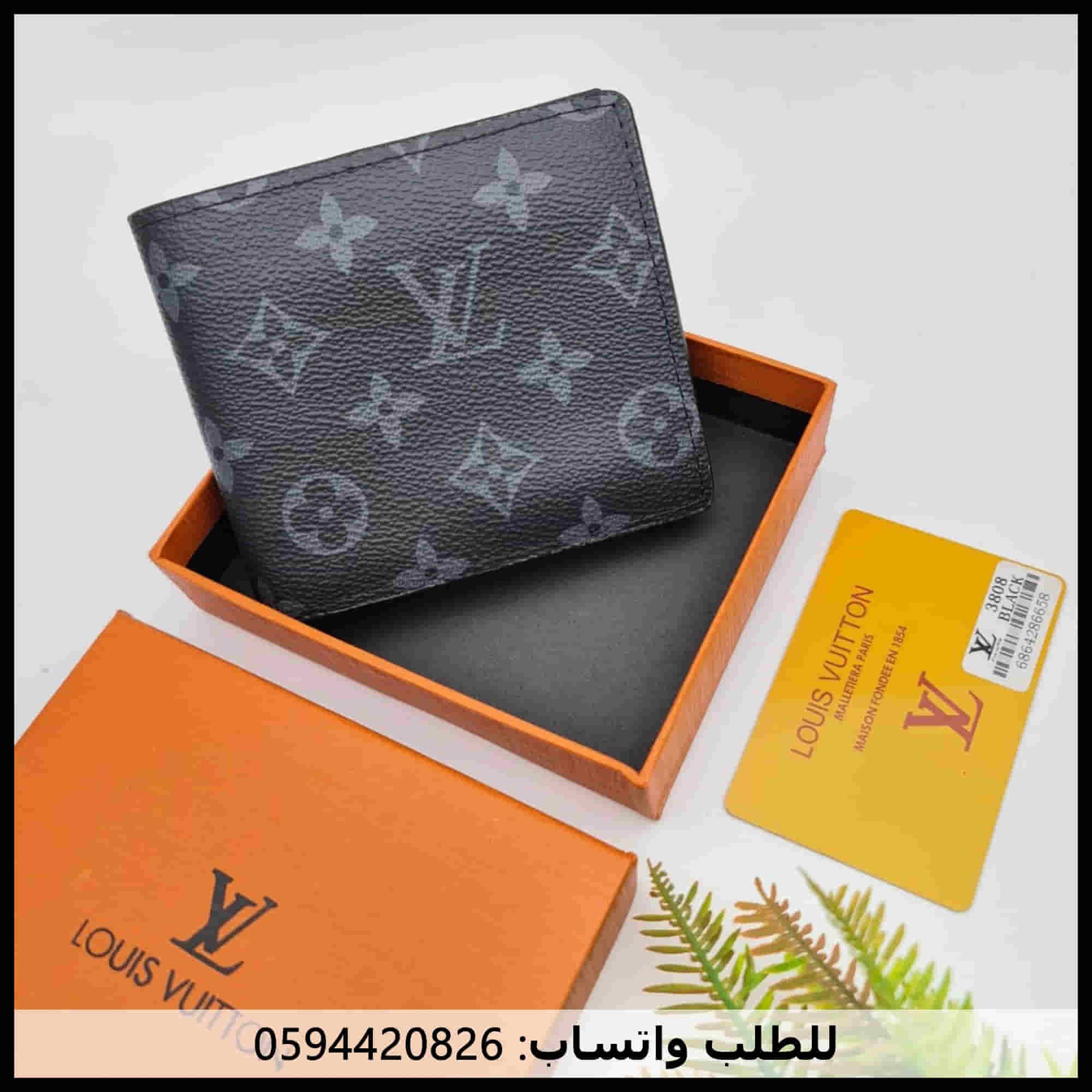 محافظ رجالي ماركة لويس فيتون