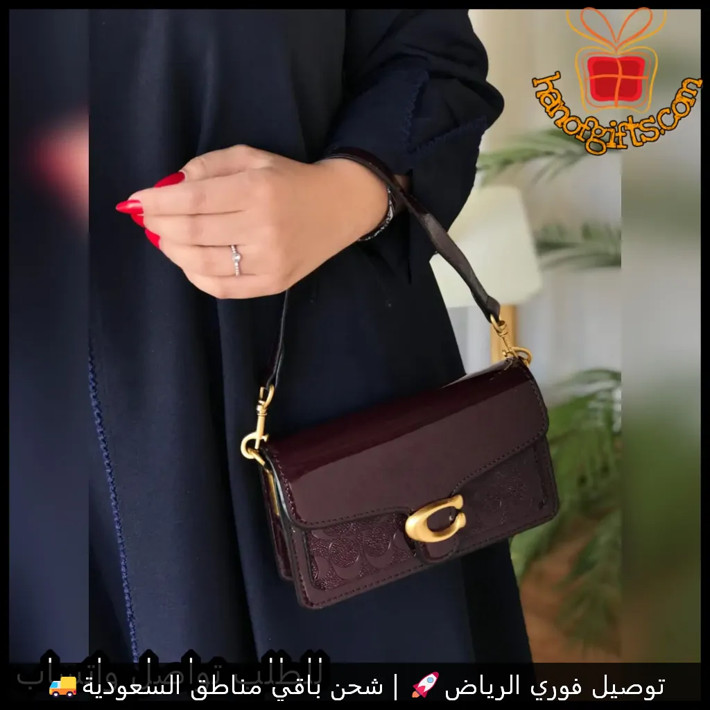 شنطة COACH نسائية عنابي غامق بتصميم لامع