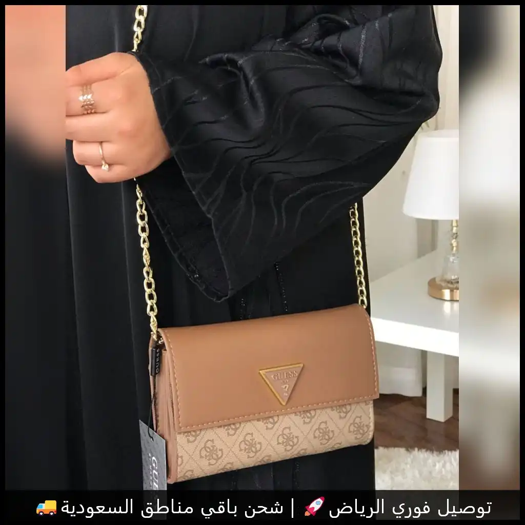 شنطة GUESS بني بسلسلة ذهبية