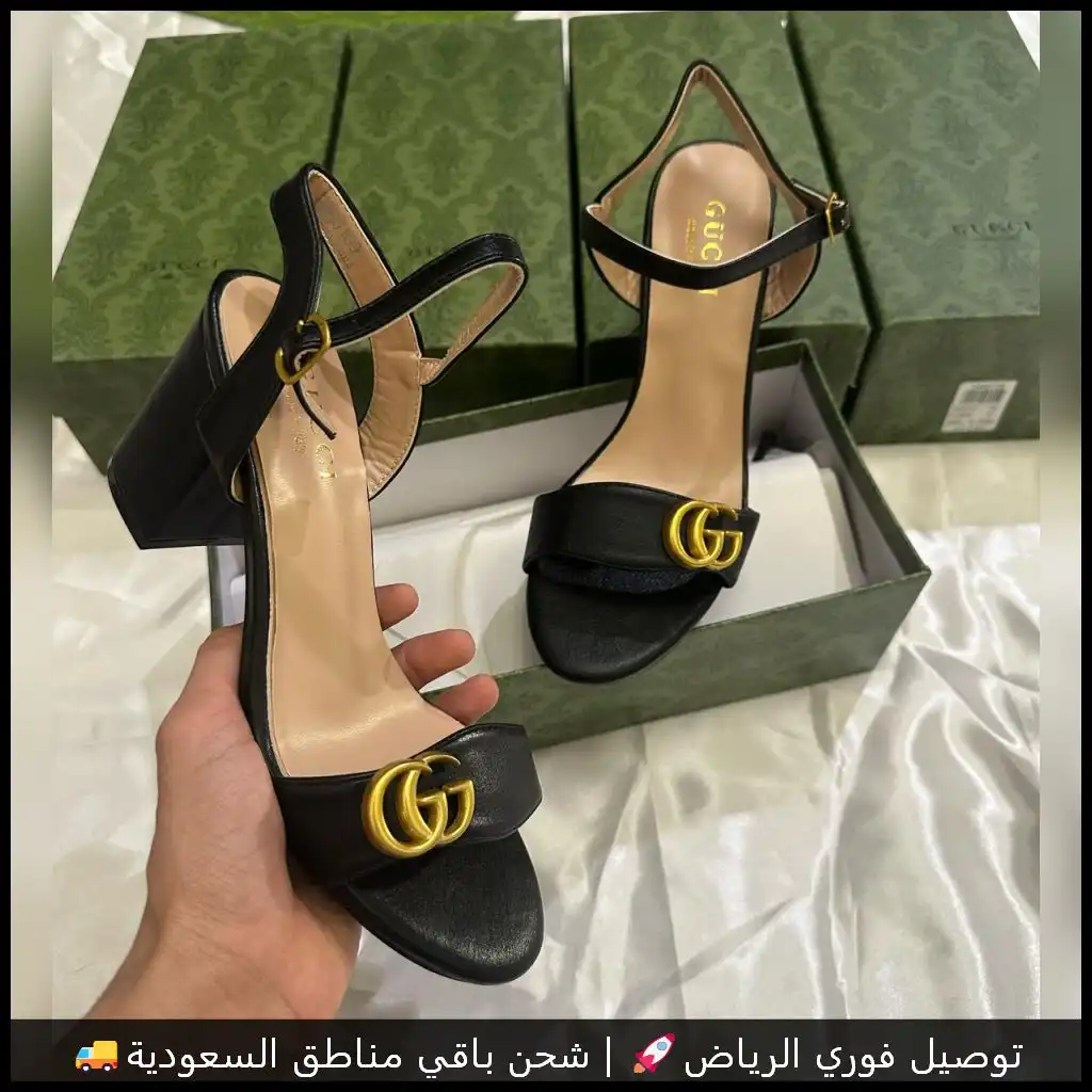 شوز قوتشي كعب أسود