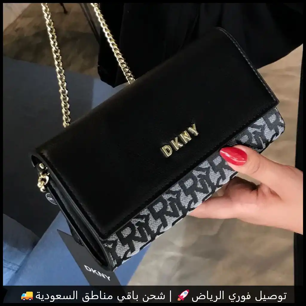شنطة DKNY سوداء بنقشة الماركة