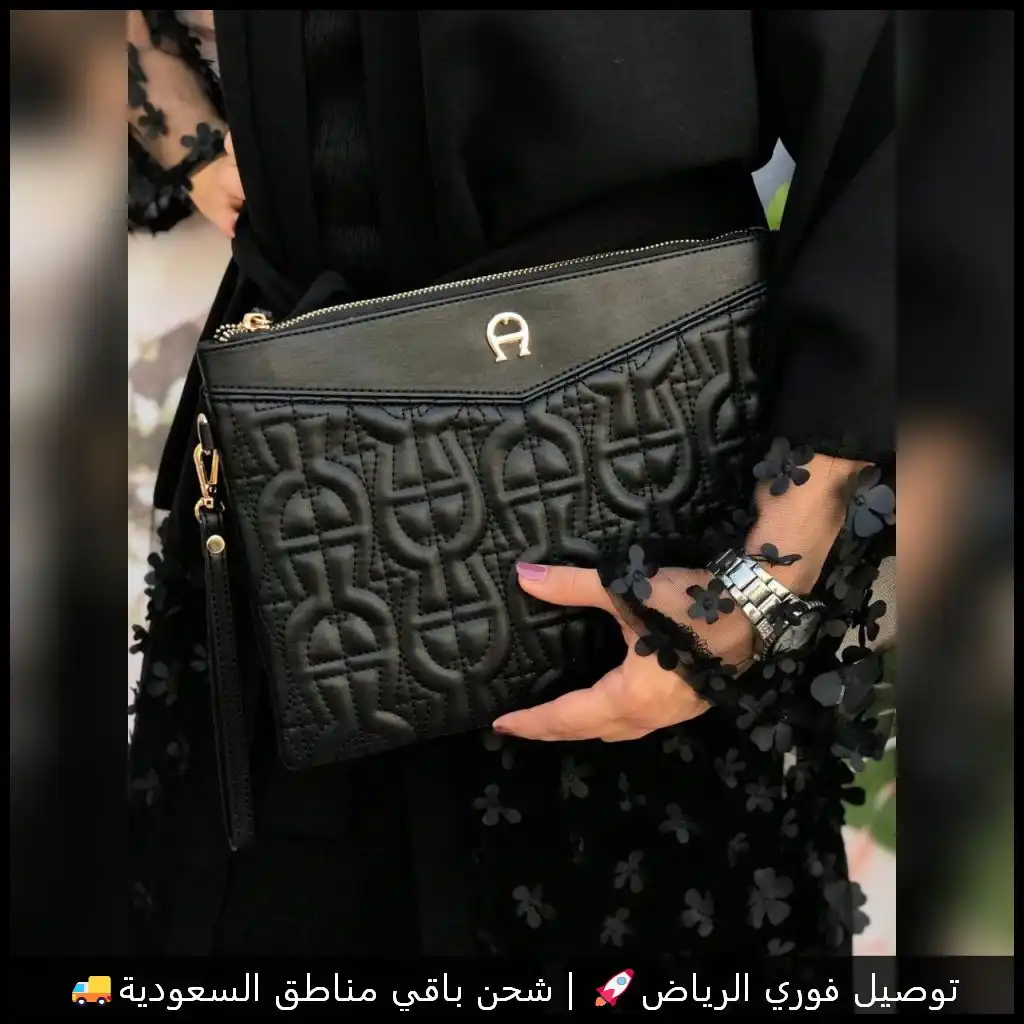 شنطة اقنر باوتش بلون أسود