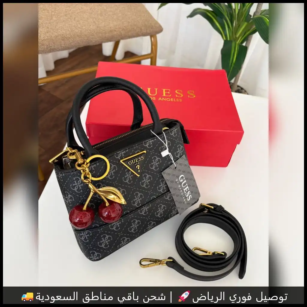 شنطة جيس السوداء بميدالية كرز