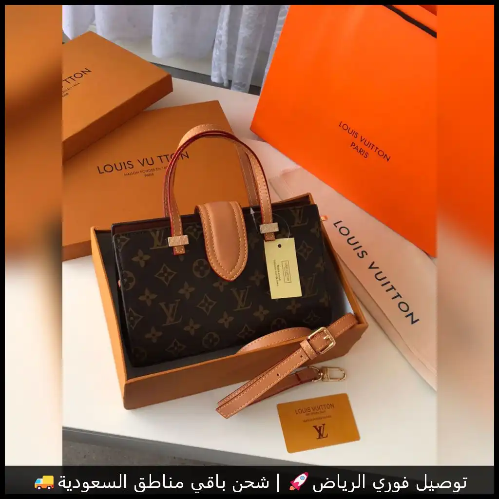 شنطة لويس فيتون بنقشة كلاسيكية وأطراف كراميل