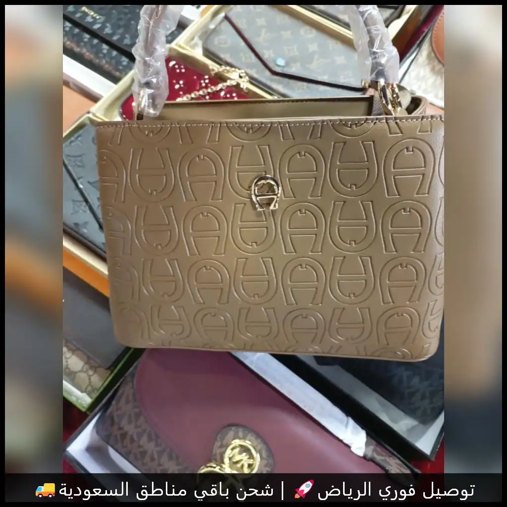 شنطة اقنر لون بيج نسائية جلد طري