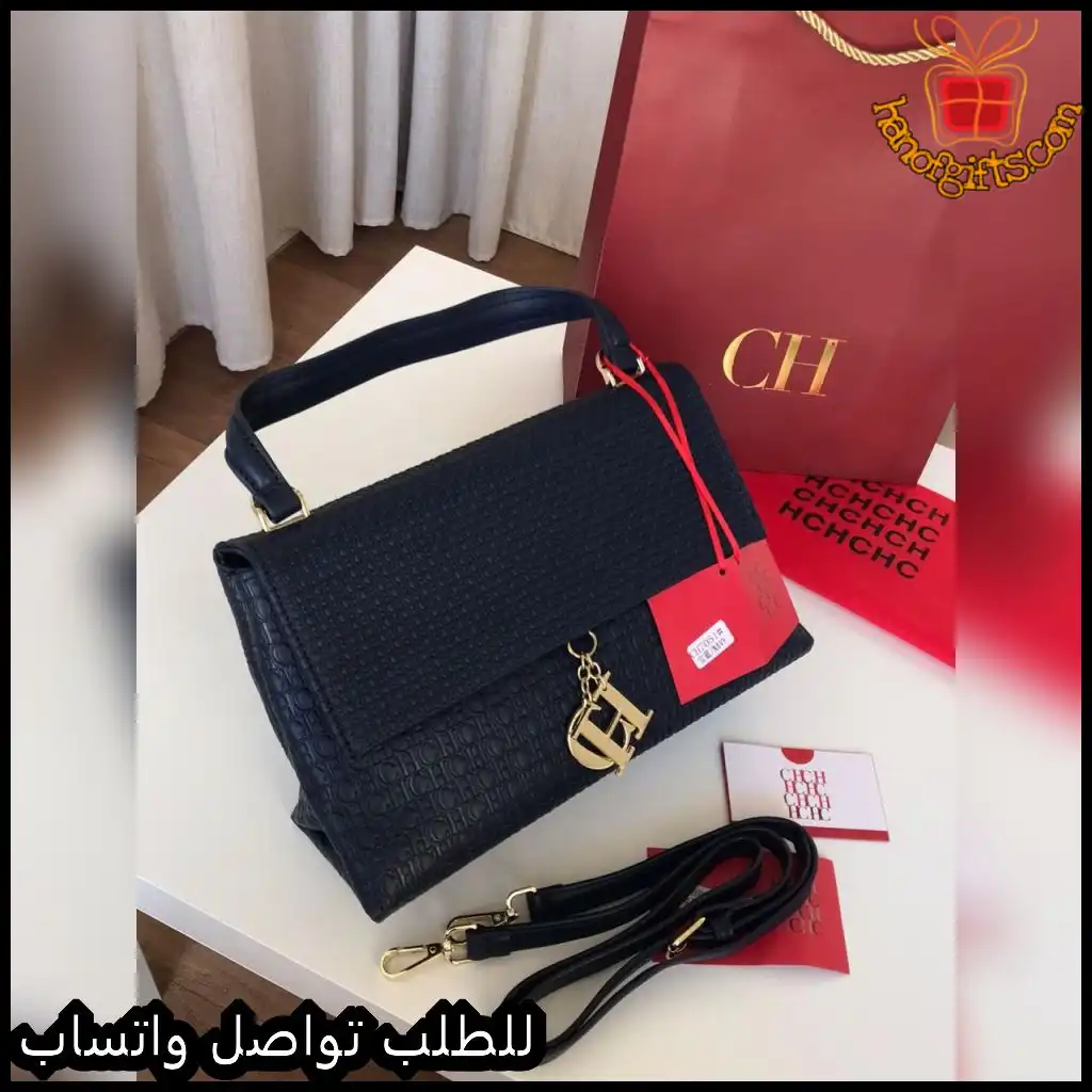 شنطة كارولينا هيريرا كحليه مع شعار ذهبي