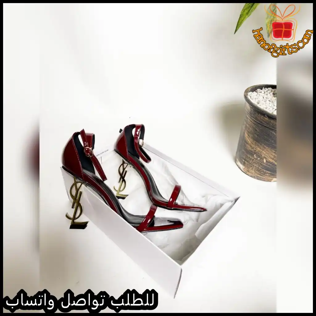 كعب سان لوران فضي مع كعب YSL