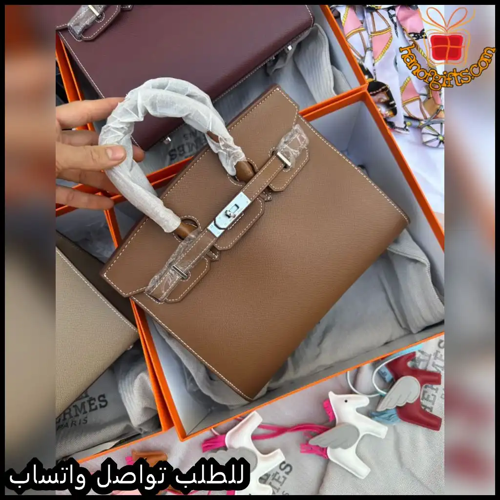 شنطة هرمز جلد بني مع قفل فضي