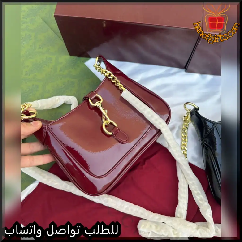 b2623 (11) شنطة قوتشي نسائية جلد لامع (اسود - عنابي)