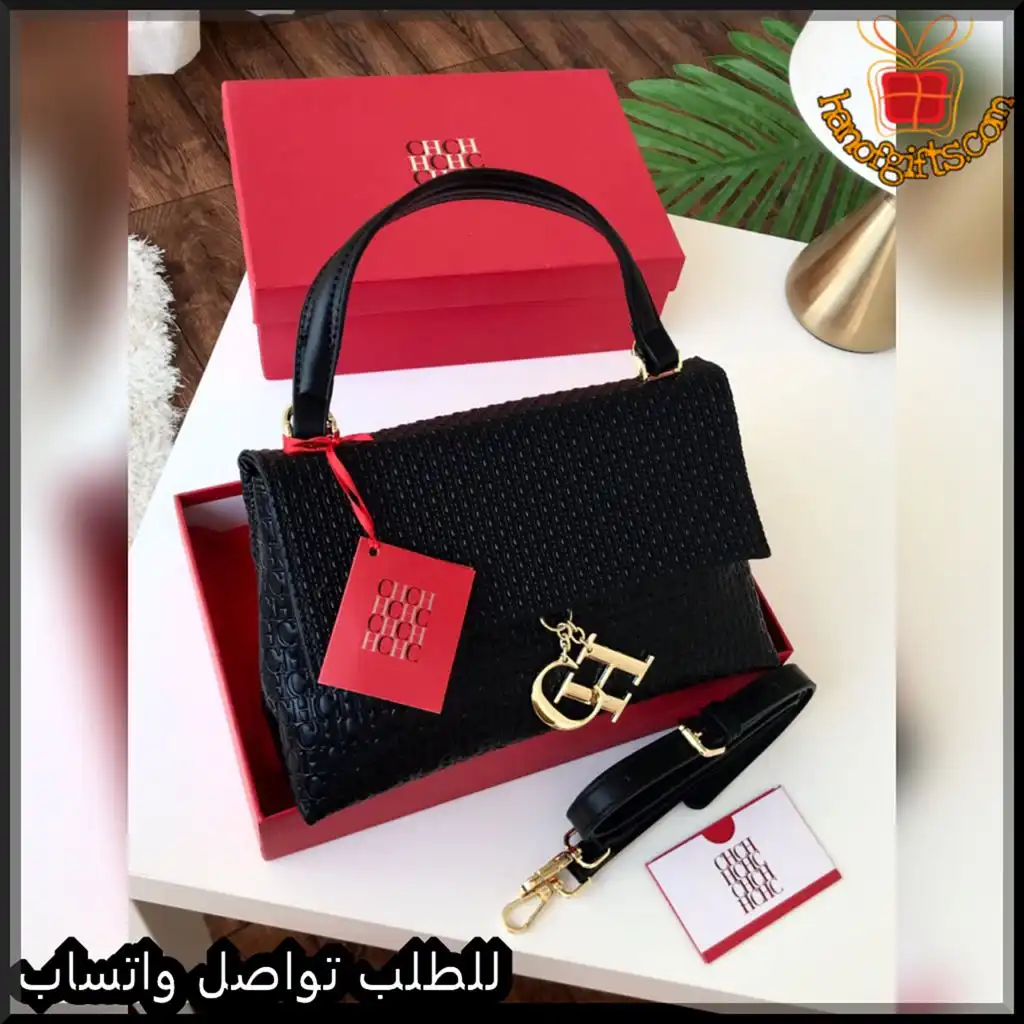 شنطة كارولينا هيريرا سوداء بشعار ذهبي