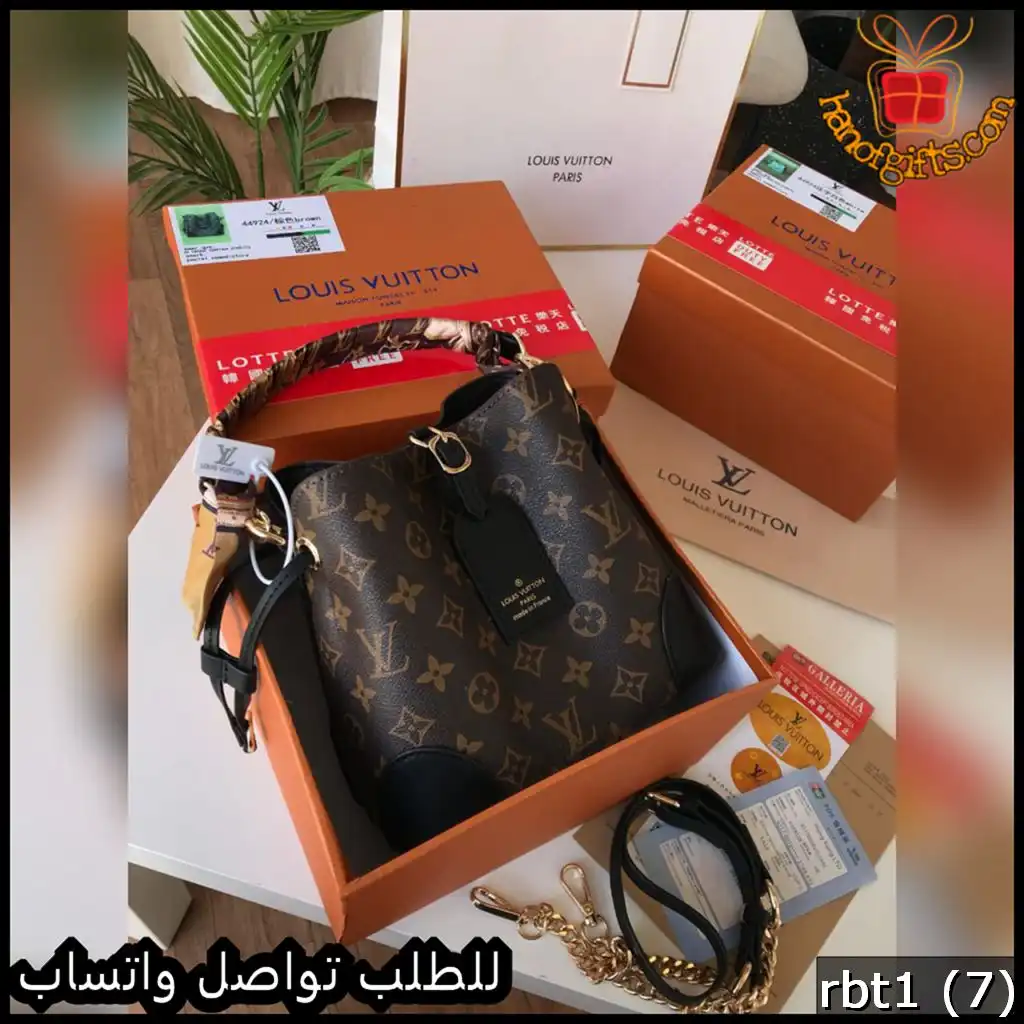 شنطة لويس فيتون بني داكن منقوش بشعار LV