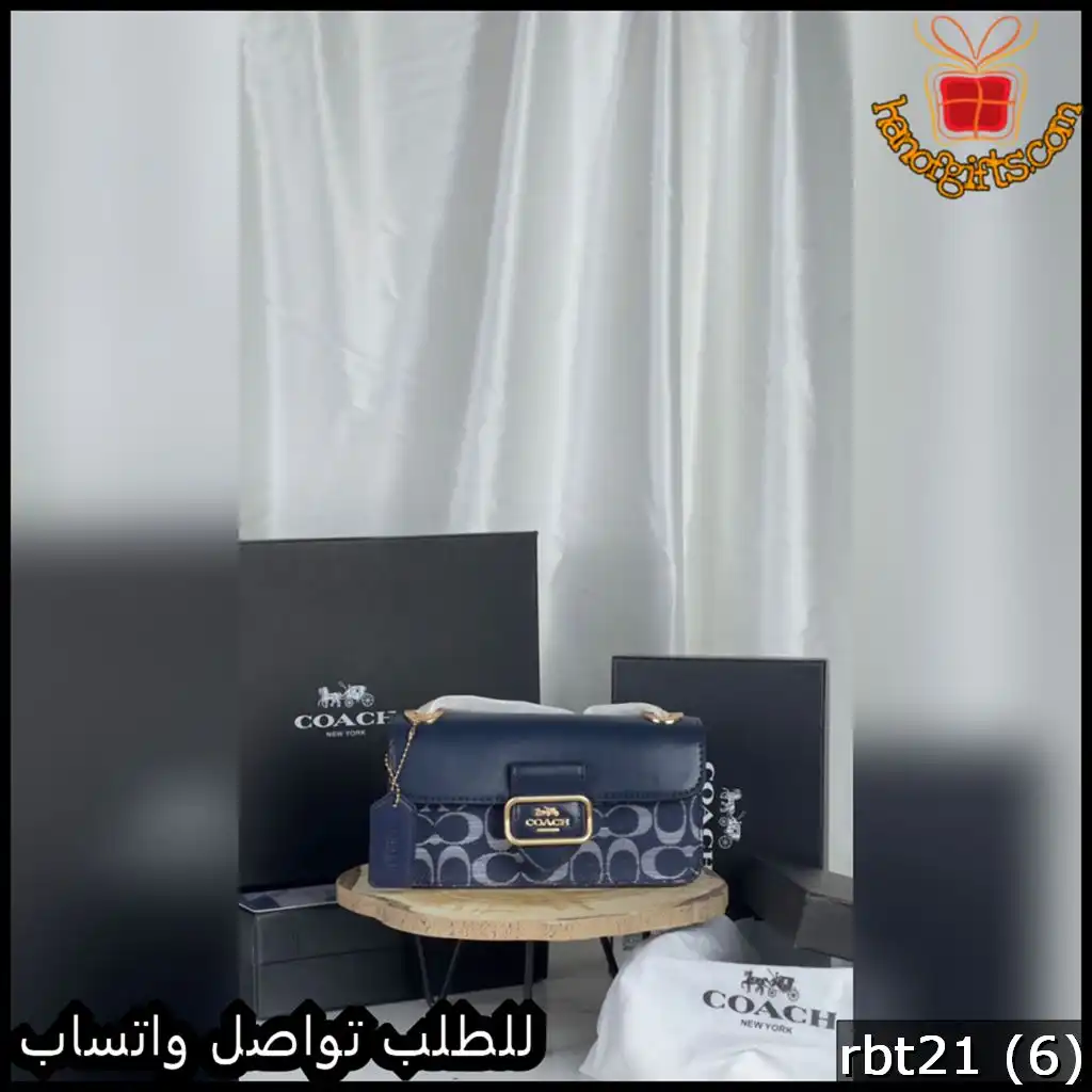 شنطة كوتش كحلية بتفاصيل جلد أزرق غامق