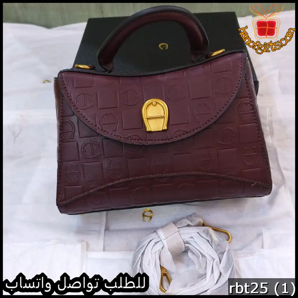 شنط اقنر عنابي غامق بملحقات الماركة
