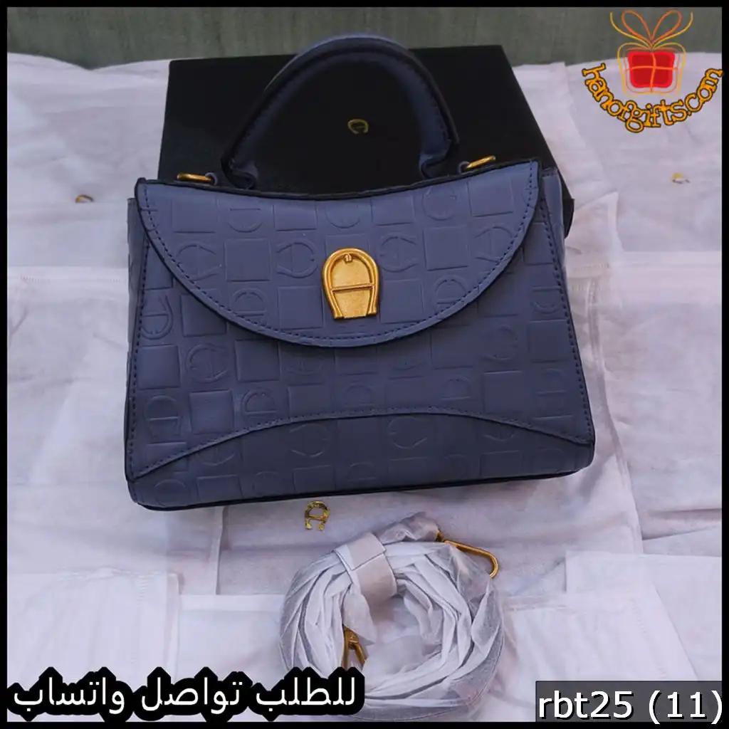 شنطة اقنر سماوي غامق بملحقات الماركة