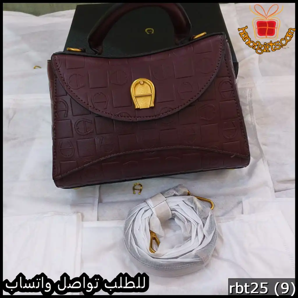شنط اقنر عنابي غامق بملحقات الماركة