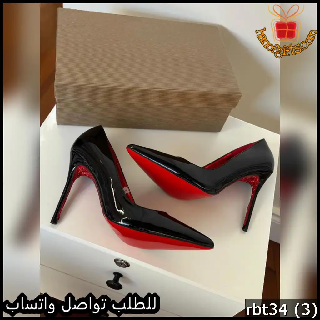كعب ستيلتو أسود ببطانة حمراء