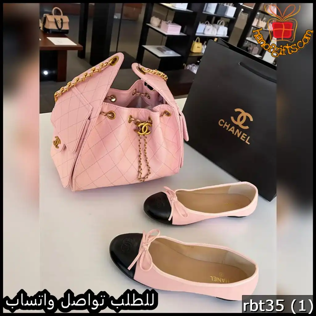 فلات شانيل CHANEL بتصميم ناعم ومريح