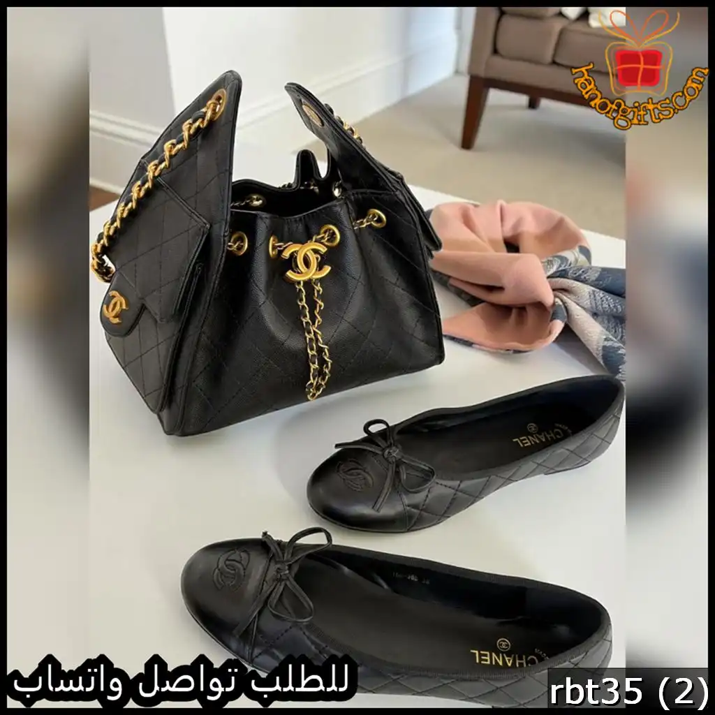 فلات شانيل CHANEL بتصميم ناعم ومريح