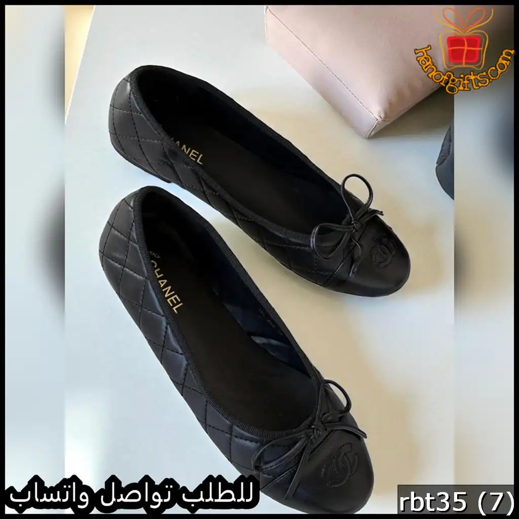 فلات شانيل CHANEL بتصميم ناعم ومريح