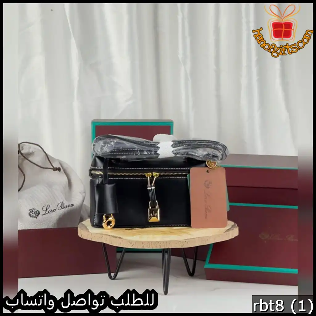 شنطة لورو بيانا جلد أسود بتفاصيل ذهبية