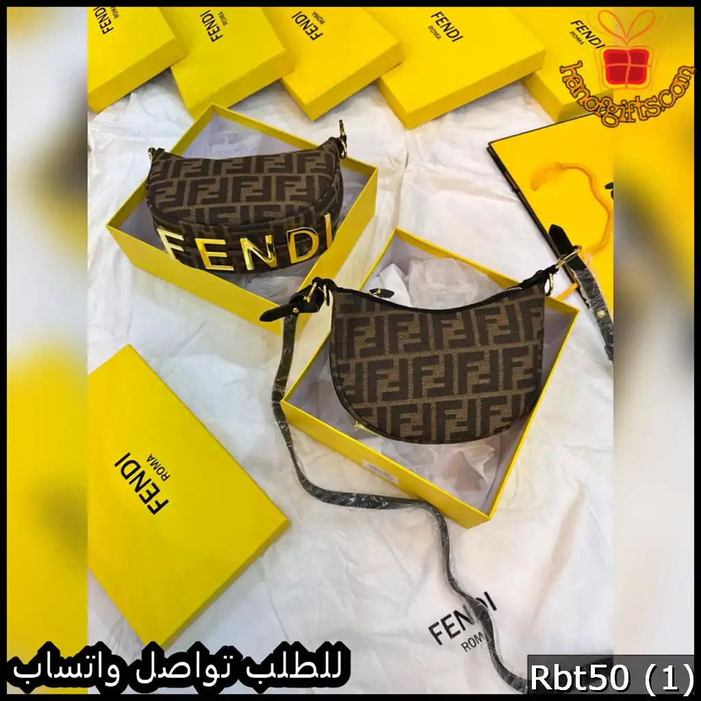 شنطة فندي Fendi تصميم نصف قمر