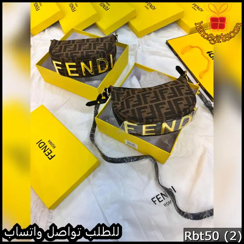 شنطة فندي Fendi تصميم نصف قمر