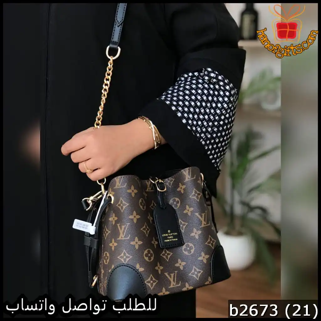 شنطة Louis Vuitton دلو بنقشة الماركة