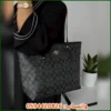 شنطة Coach Tote باللون الأسود