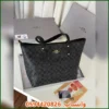 شنطة Coach Tote باللون الأسود
