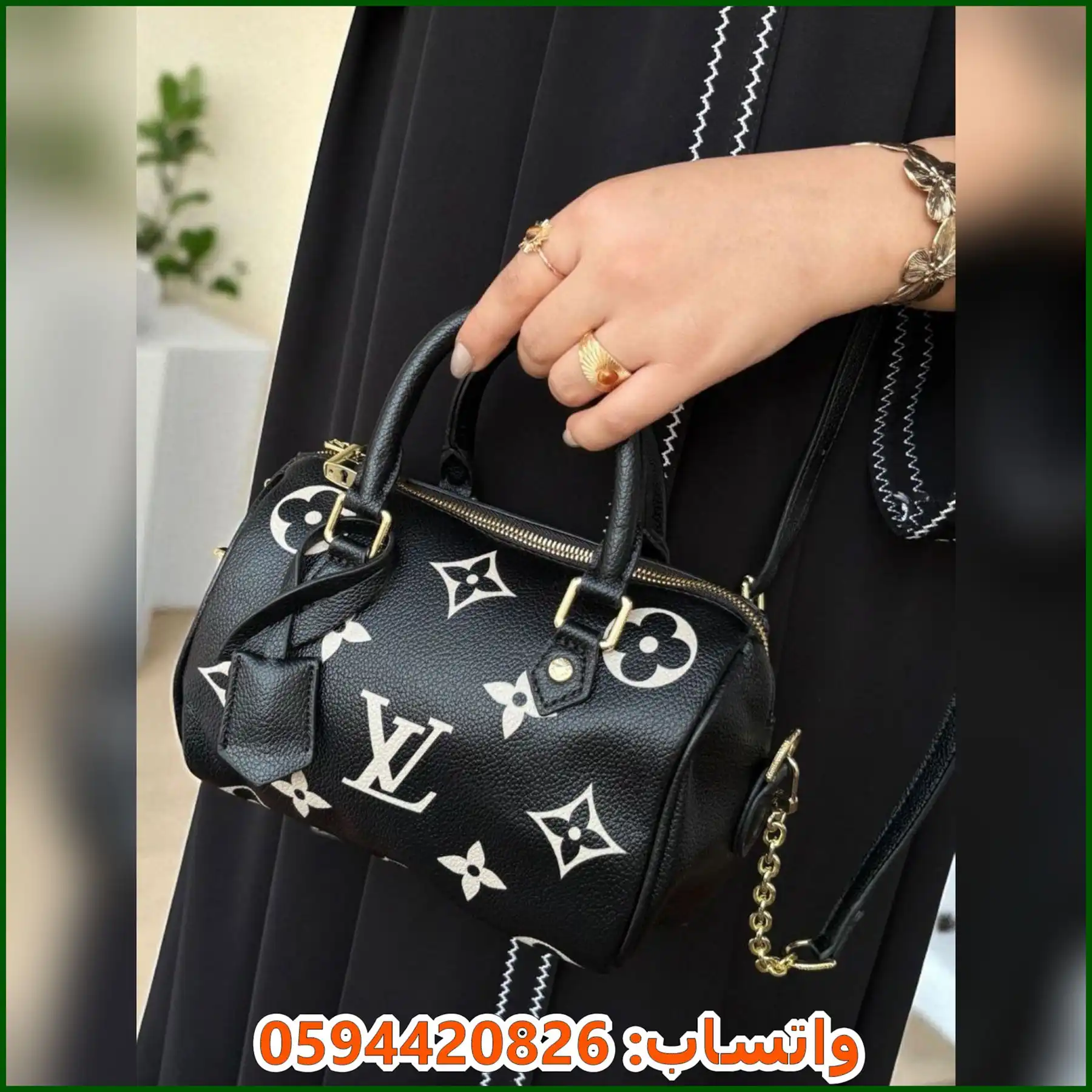 شنطة Louis Vuitton أسود بنقشة LV أبيض بارز
