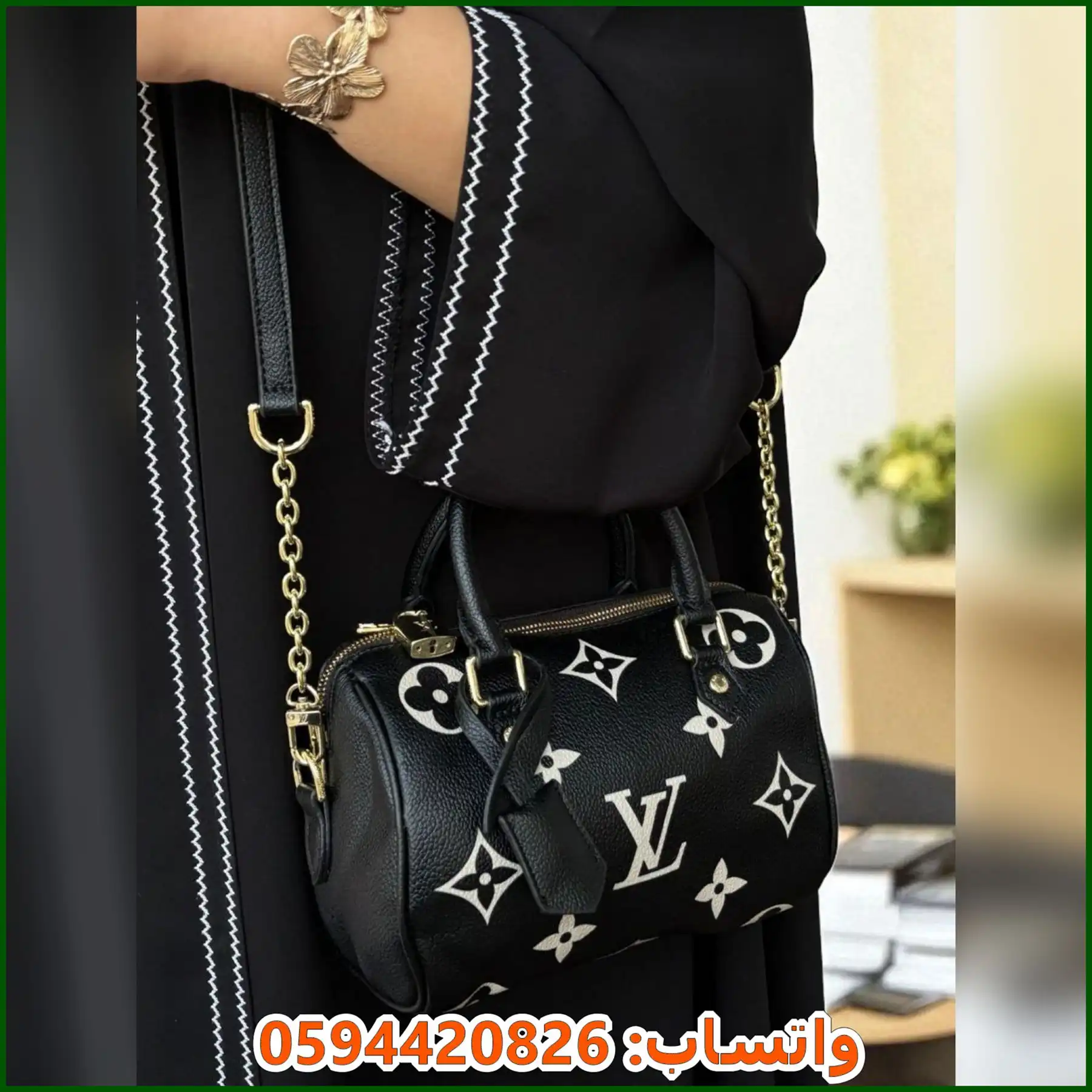 شنطة Louis Vuitton أسود بنقشة LV أبيض بارز
