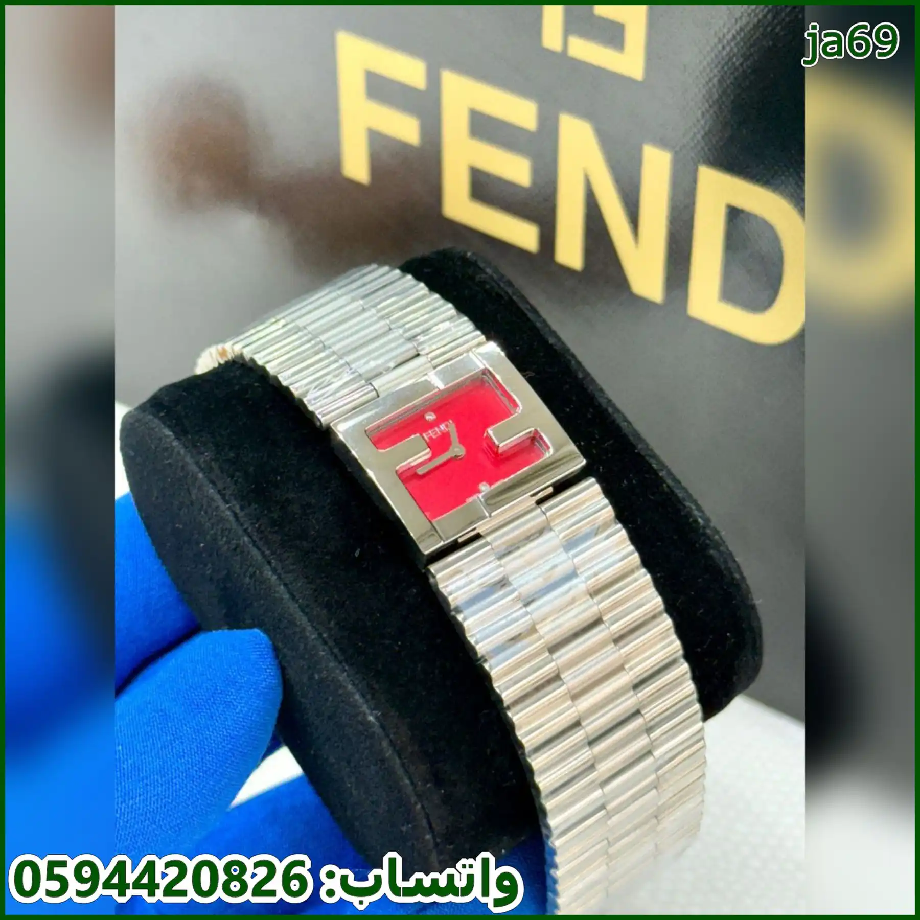 ساعة فندي حرف F نسائي فضي واحمر