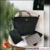 شنطة Tory Burch بتصميم سلة عملي وأنيق باللون الأسود مع نقشة الماركة الكاملة